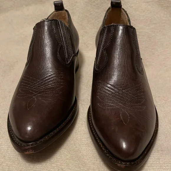 Frye Women’s size 7 cowboy Boots. Heeled. Ankle height Elastic sides. Br leather - Picture 2 of 11